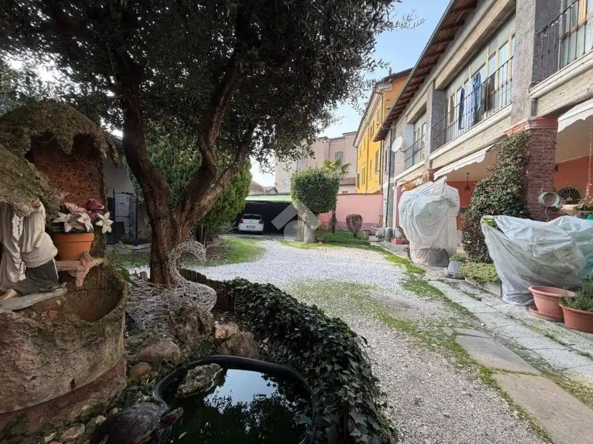 Casa indipendente in vendita a Cologne