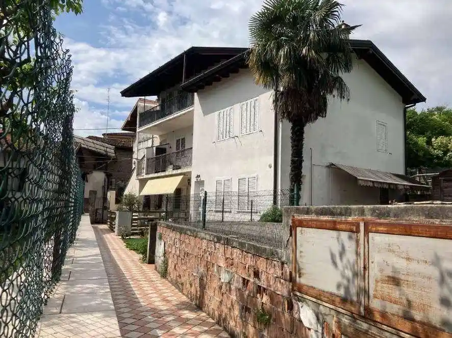 Appartamento in vendita a Costa Volpino