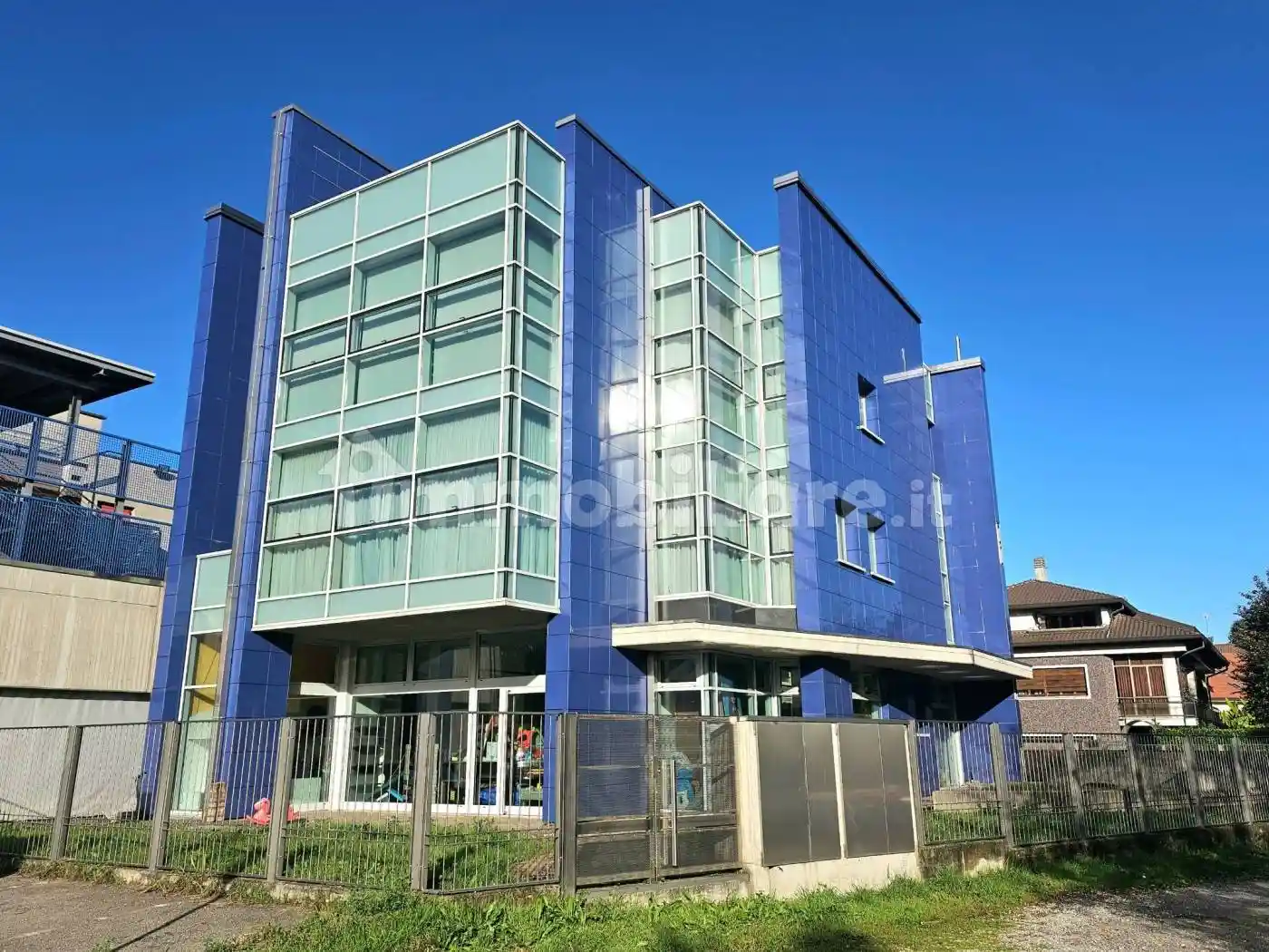 Palazzo - Edificio in vendita a Desio