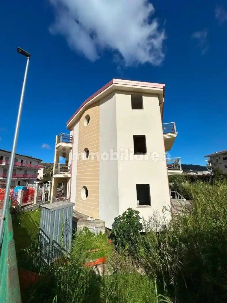 Palazzo - Edificio in vendita a Montepaone