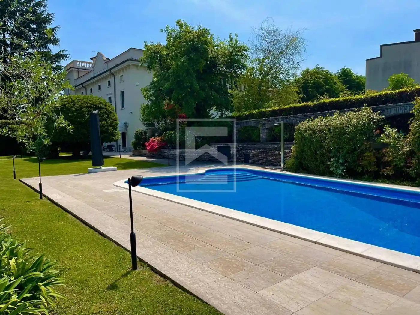 Villa in vendita a Desenzano del Garda