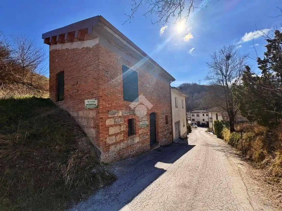 Rustico - Casale in vendita a Fabriano