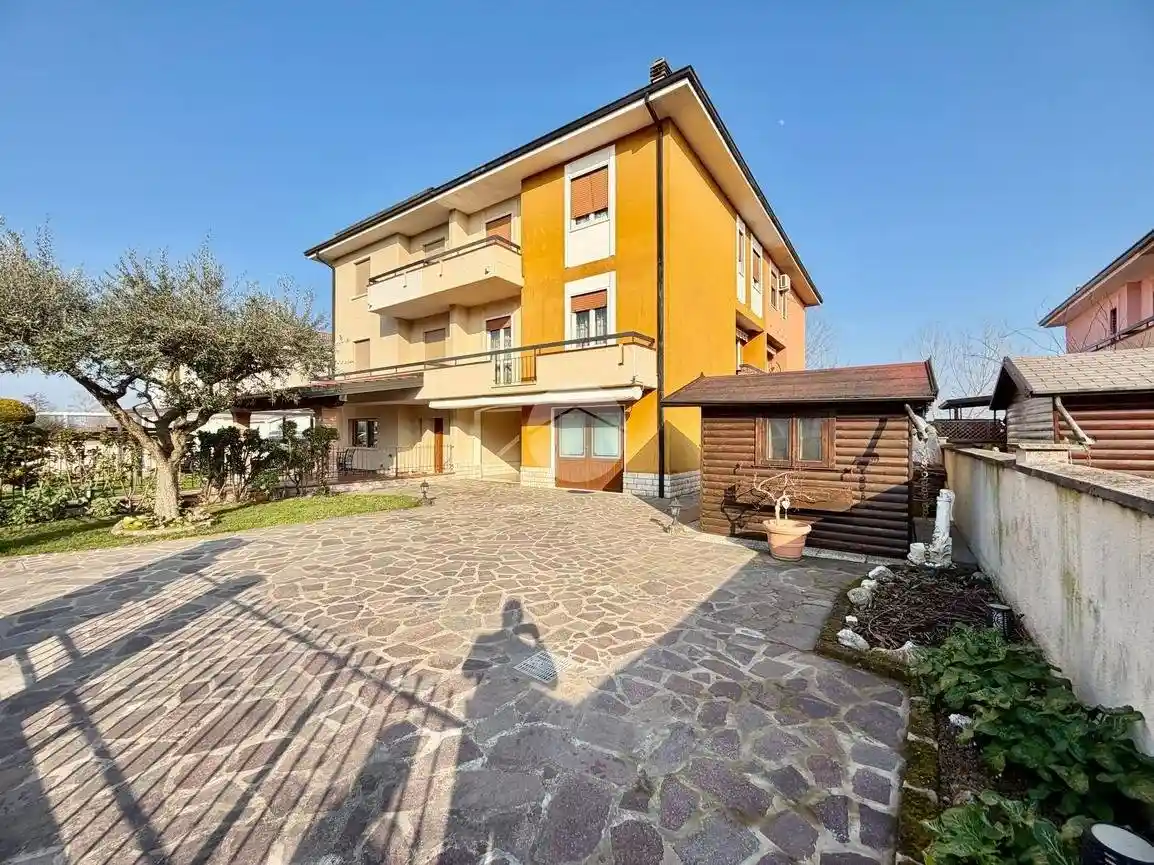 Villa in vendita a Dello