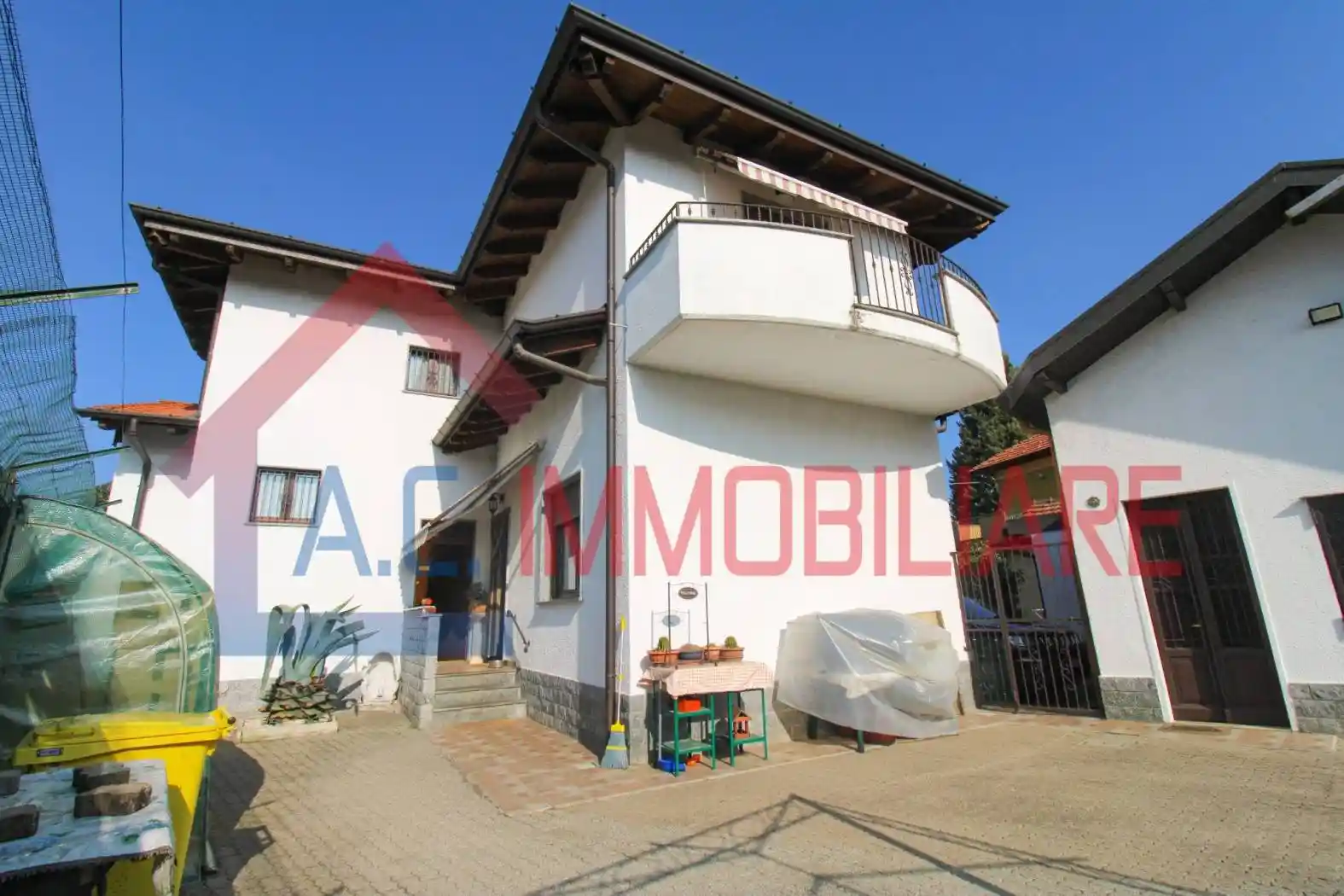 Villa in vendita a Besnate