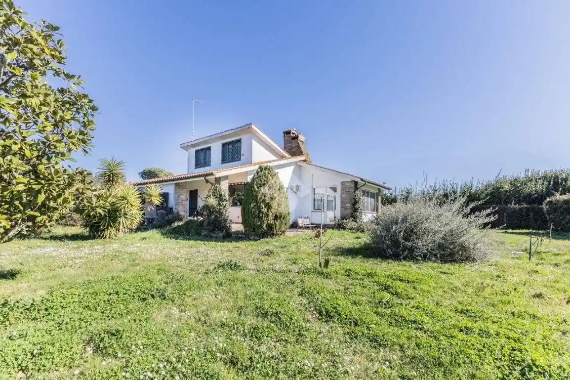 Villa in vendita a Bracciano