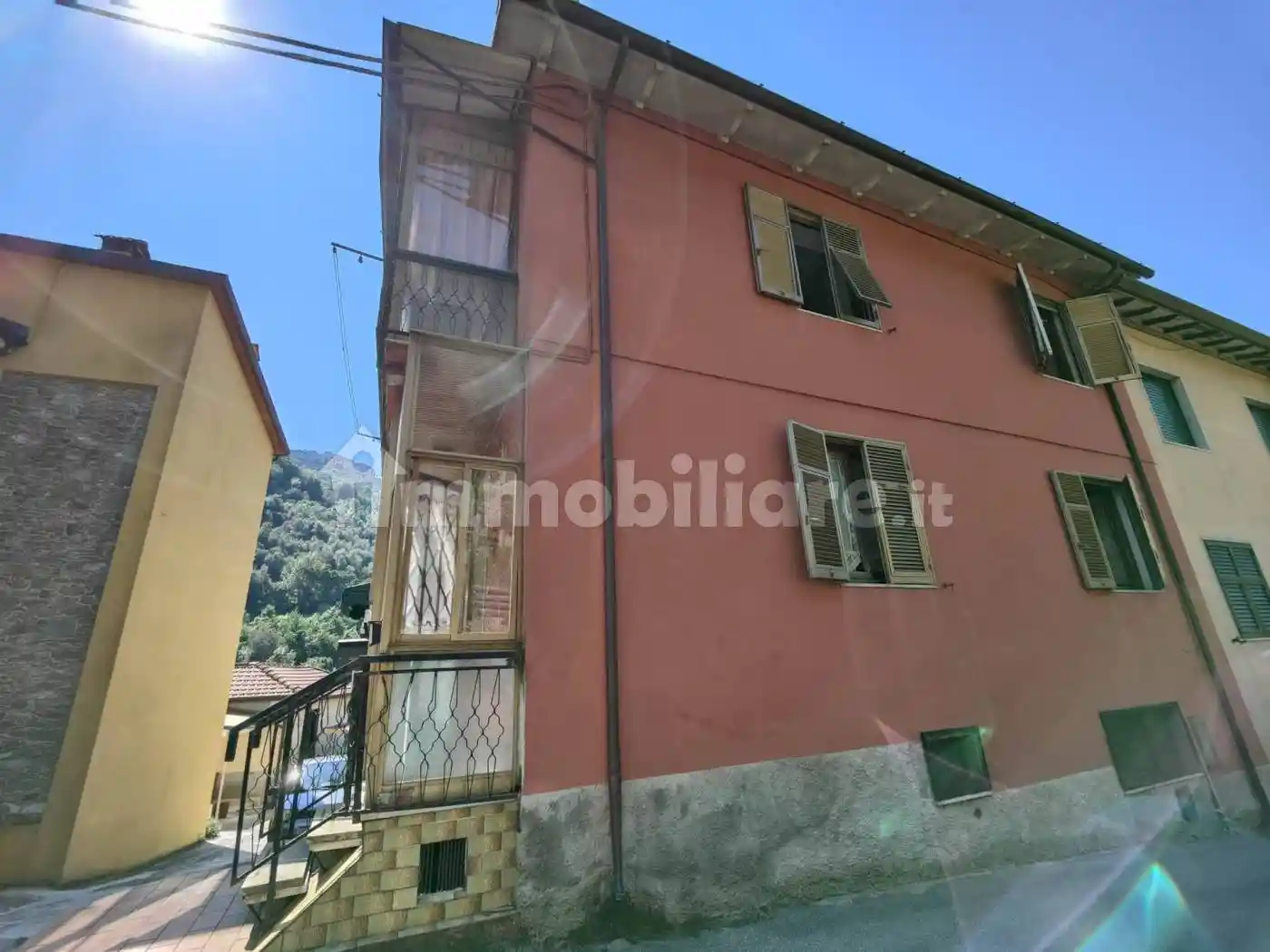 Casa indipendente in vendita a Luni