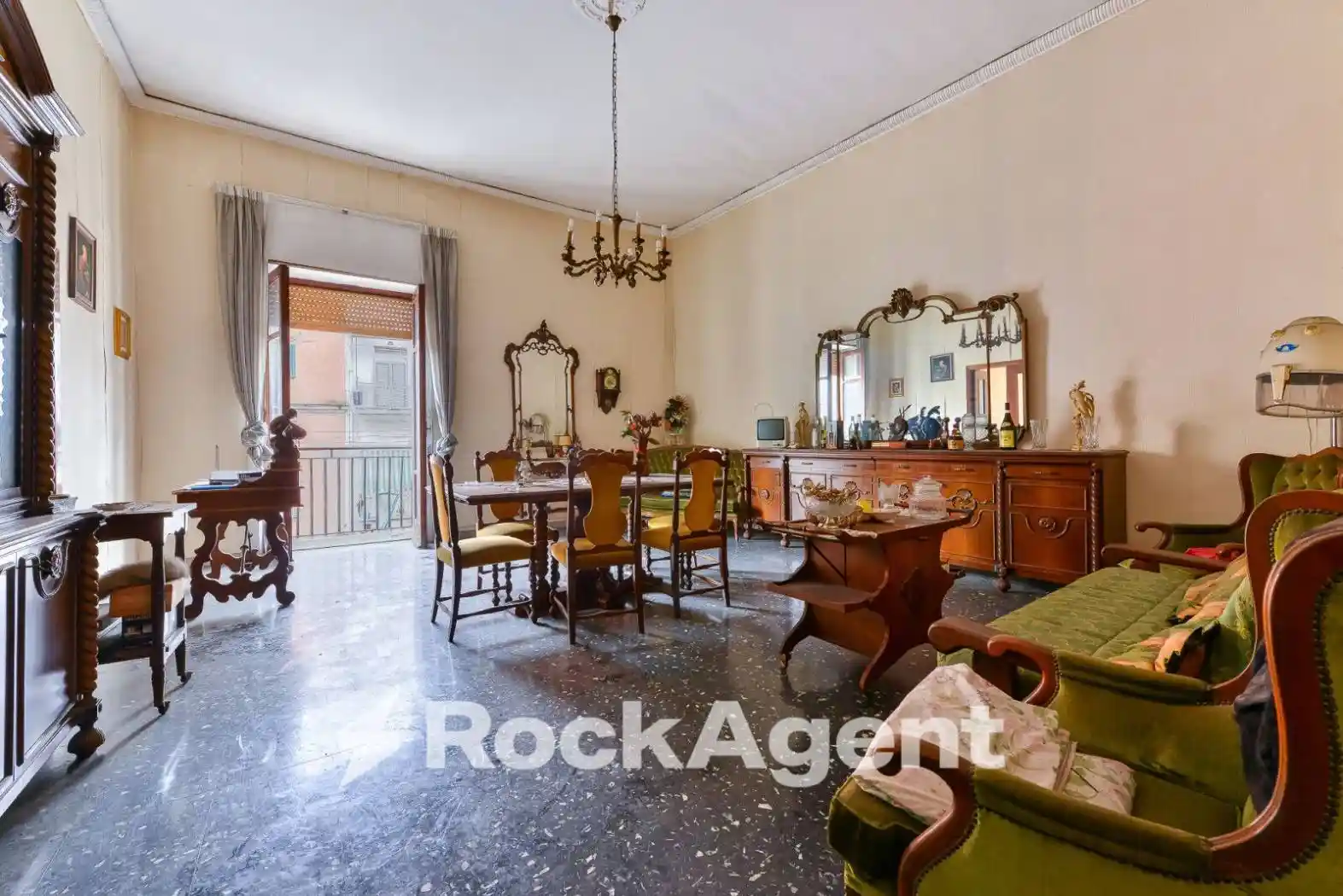 Appartamento in vendita a Napoli