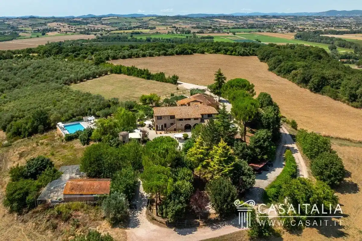 Rustico - Casale in vendita a Deruta