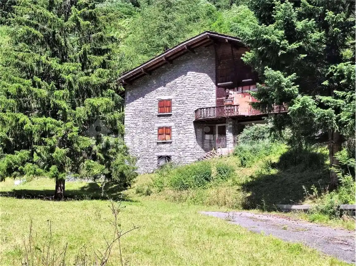 Palazzo - Edificio in vendita a Gressoney-Saint-Jean