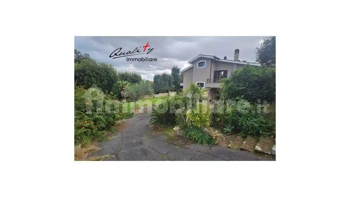 Villa in vendita a Anguillara Sabazia