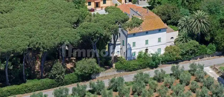Villa in vendita a Cecina