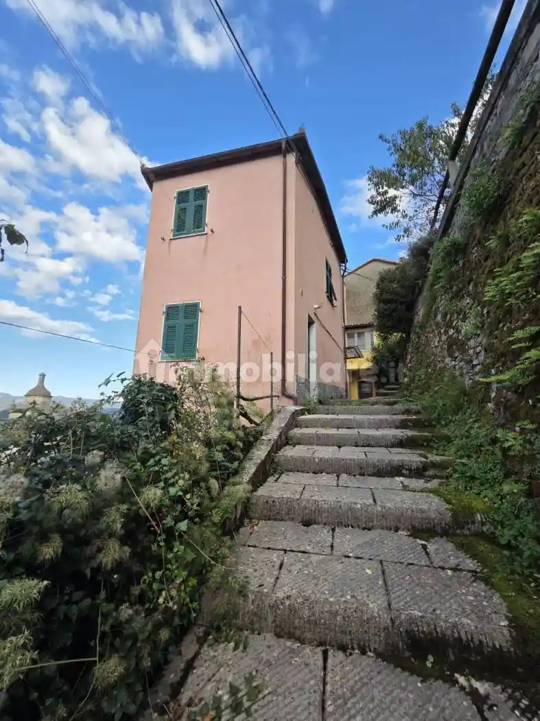Casa indipendente in vendita a Beverino