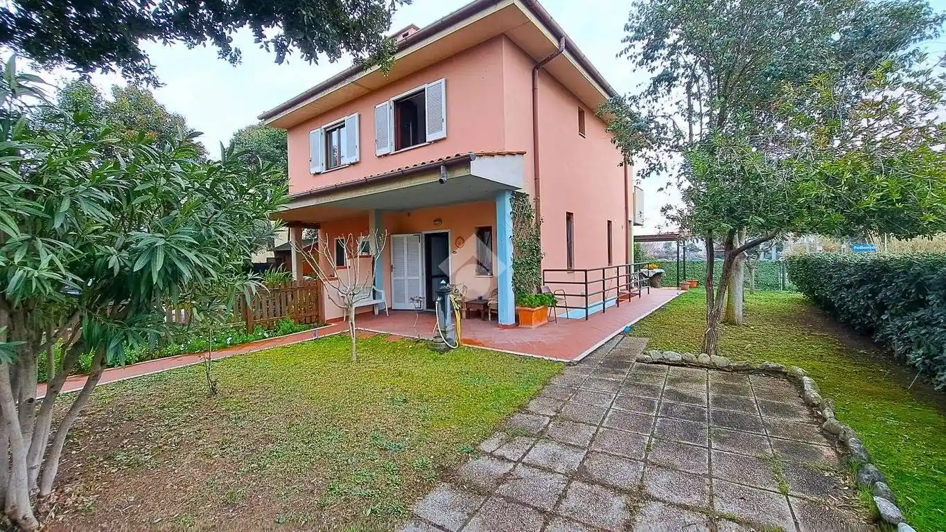 Villa in vendita a Follonica