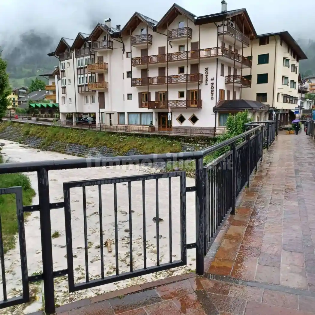 Palazzo - Edificio in vendita a Primiero San Martino di Castrozza
