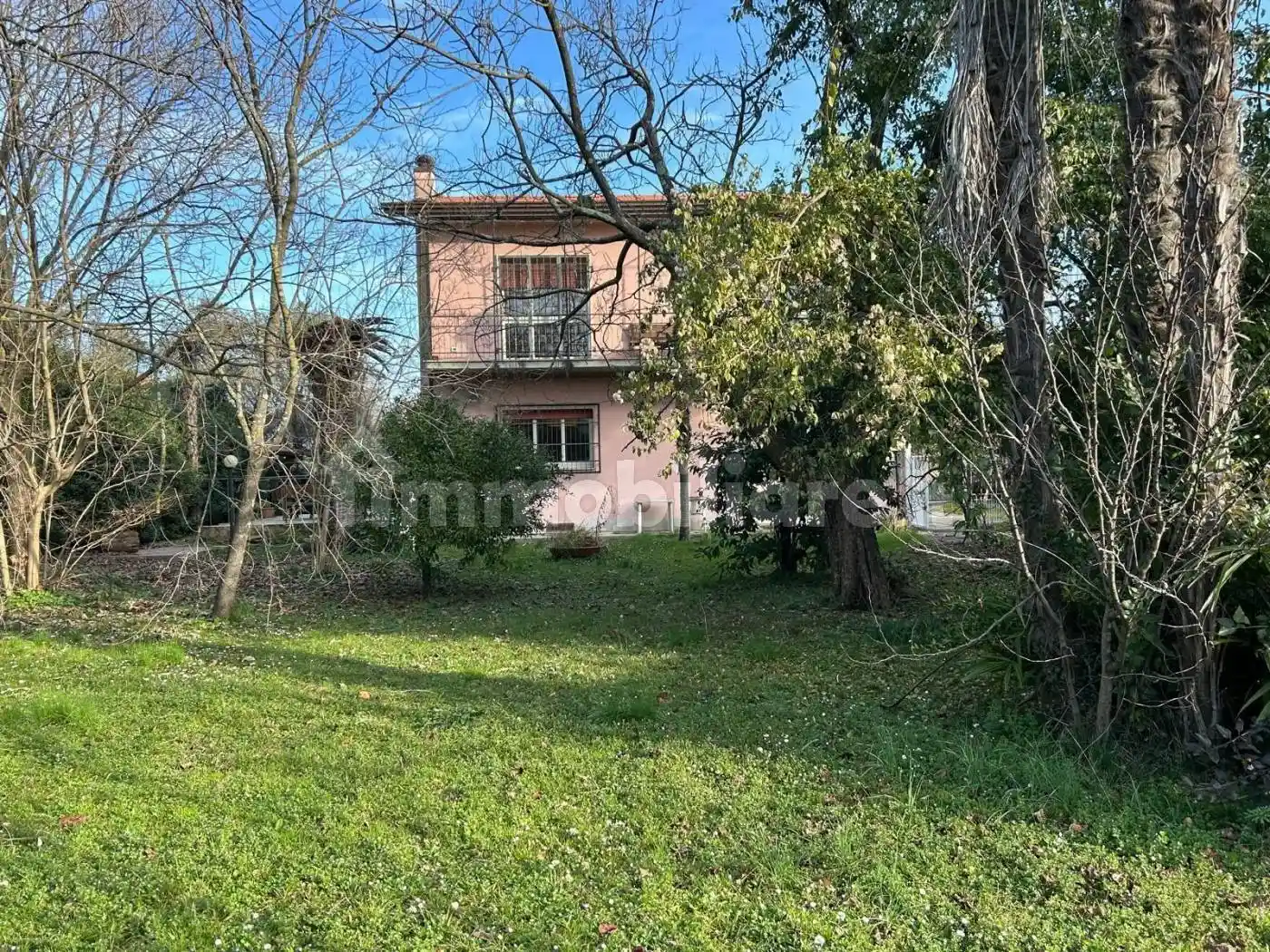 Villa in vendita a Sarzana