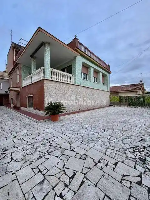 Villa in vendita a Pomezia