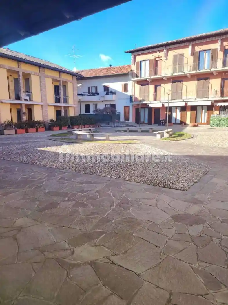 Appartamento in vendita a Albiolo