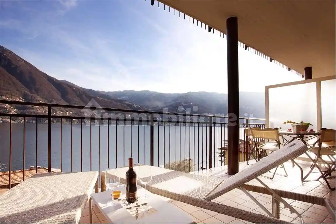 Appartamento in vendita a Laglio