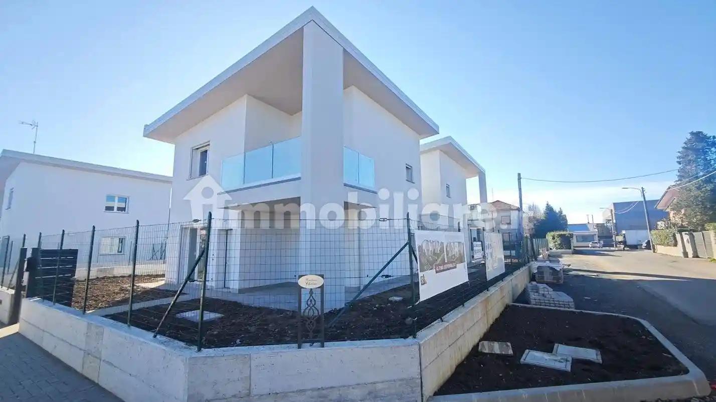 Villa in vendita a Lazzate