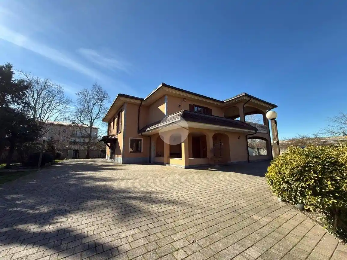 Villa in vendita a Desana