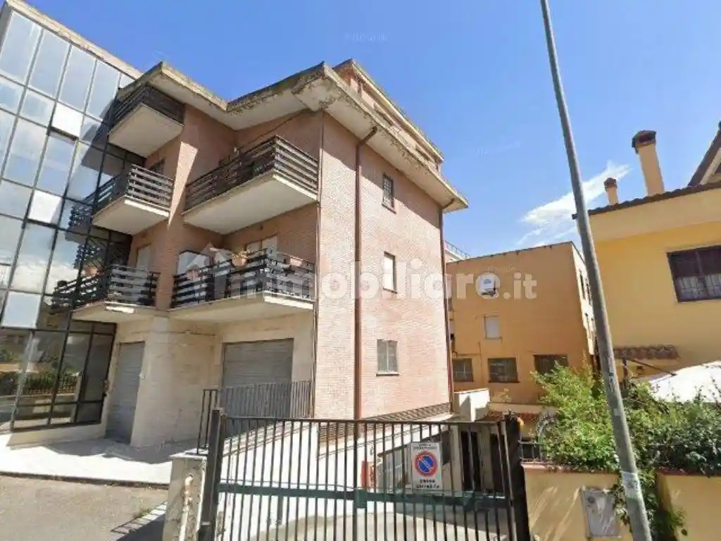 Appartamento in vendita a Guidonia Montecelio