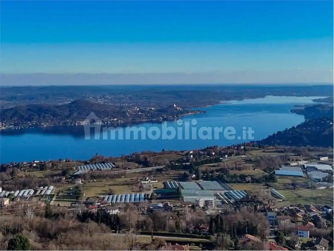 Appartamento in vendita a Nebbiuno