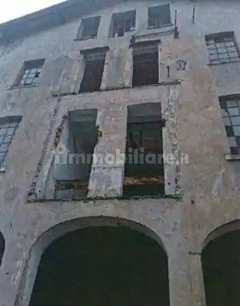 Palazzo - Stabile in vendita a Farra di Soligo