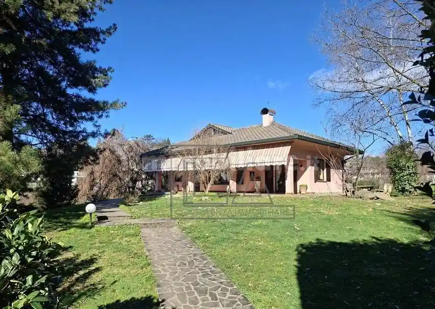 Villa in vendita a Casatenovo