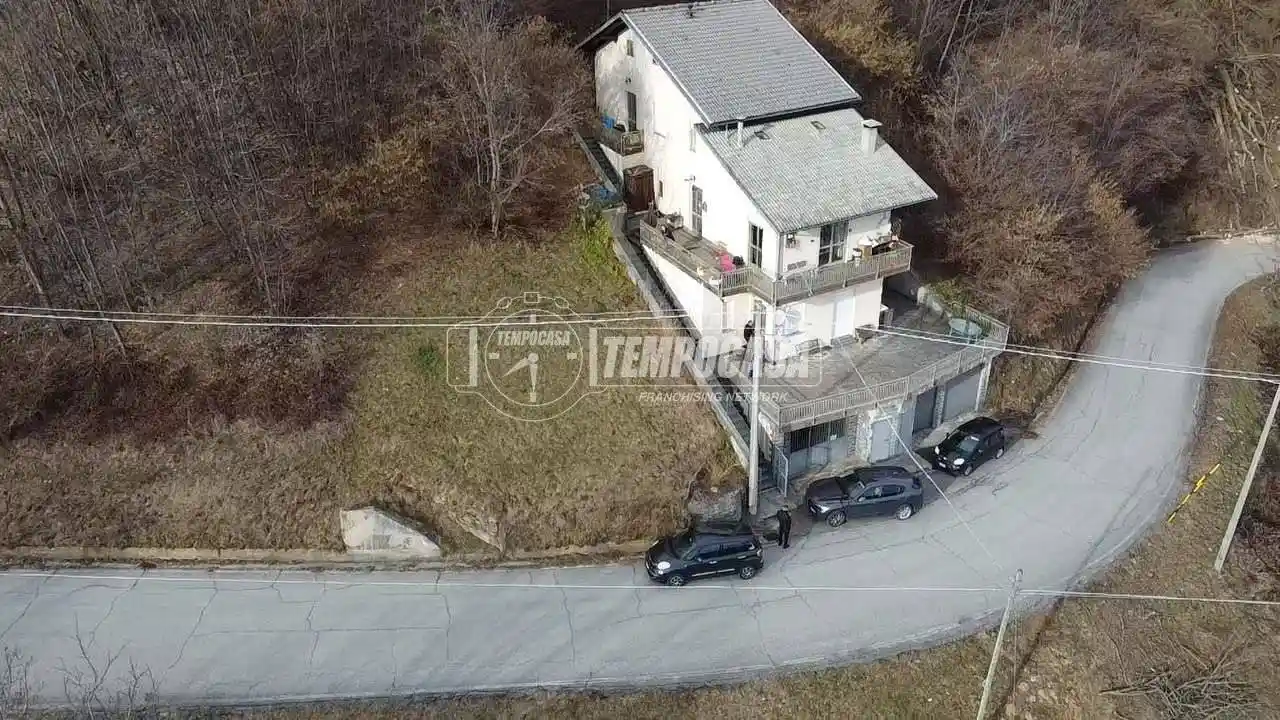 Palazzo - Edificio in vendita a Monastero di Lanzo