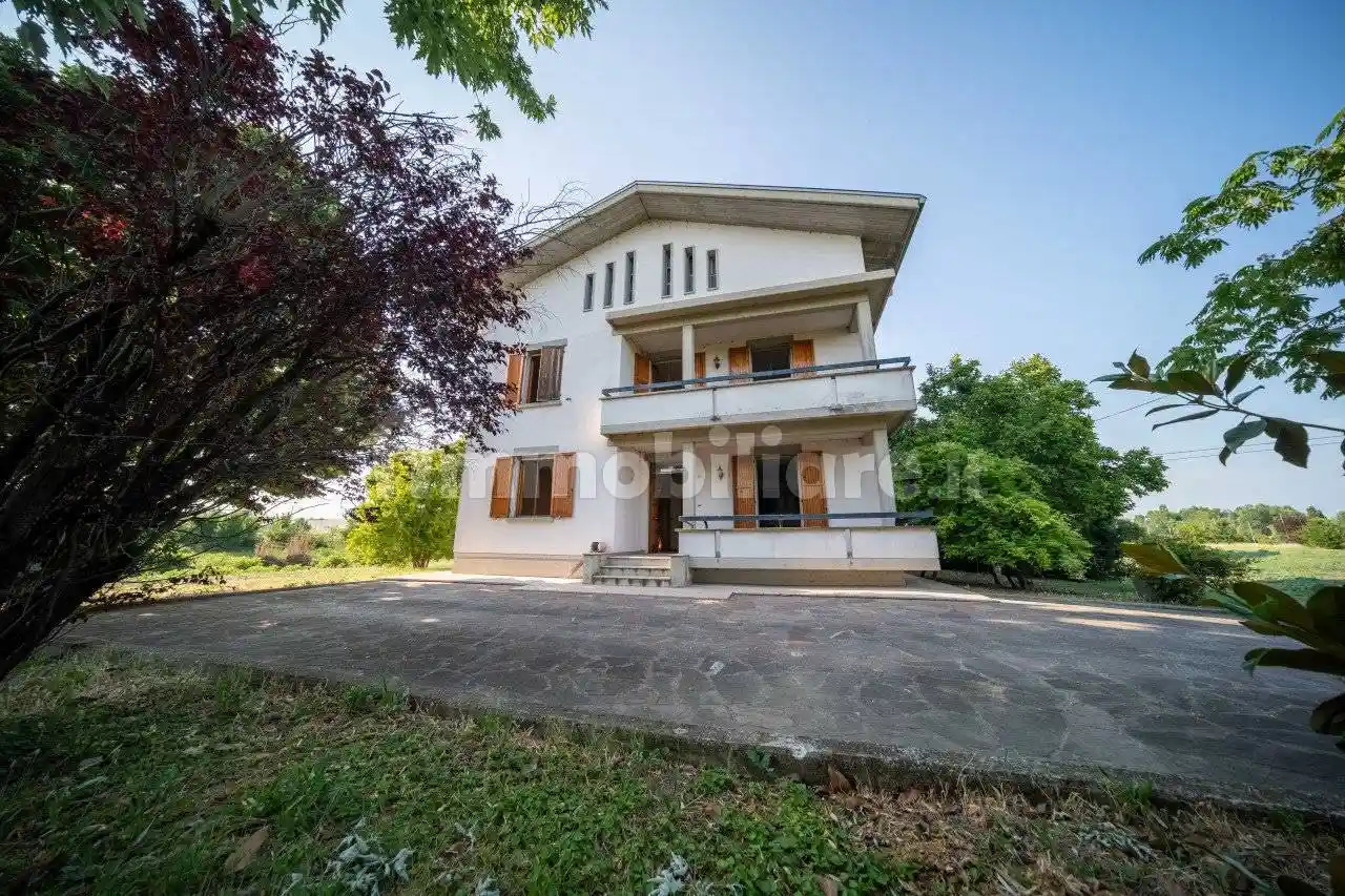 Casa indipendente in vendita a Parma
