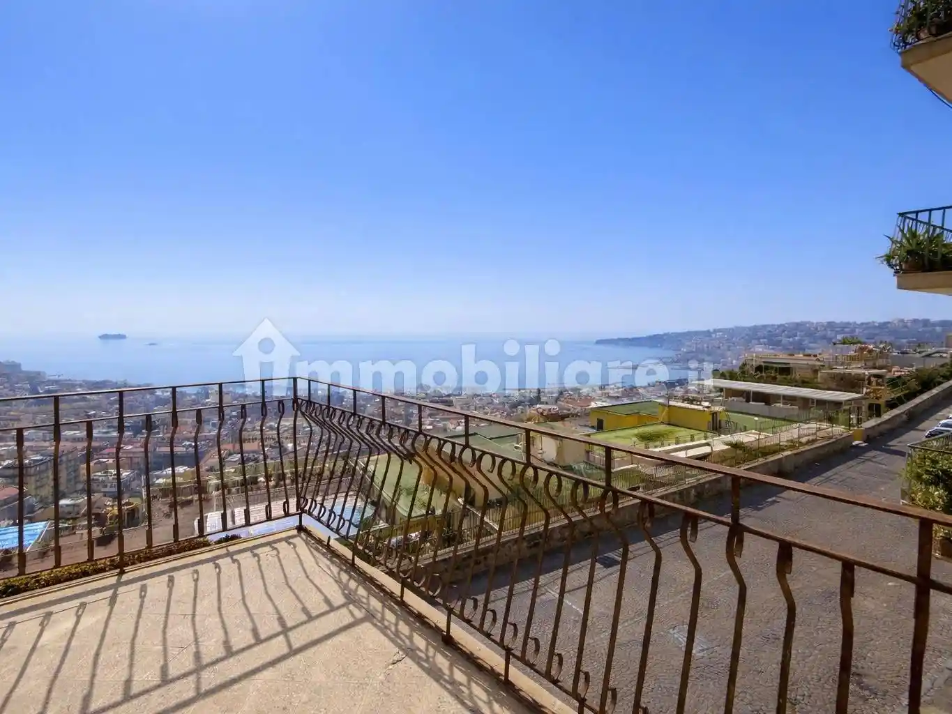 Appartamento in vendita a Napoli