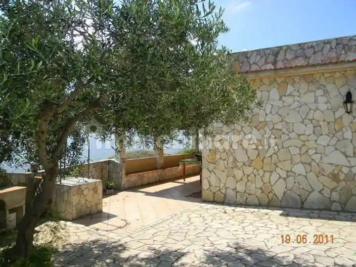 Palazzo - Edificio in vendita a Castellammare del Golfo