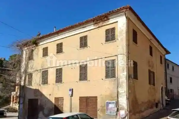 Palazzo - Stabile in vendita a Colli al Metauro