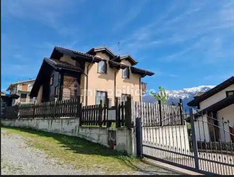 Villa in vendita a Sondrio