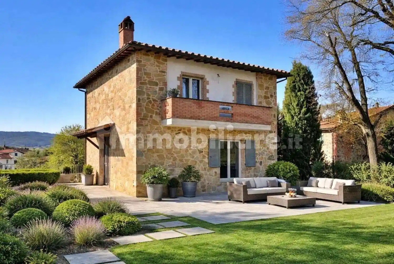 Villa in vendita a Lucignano