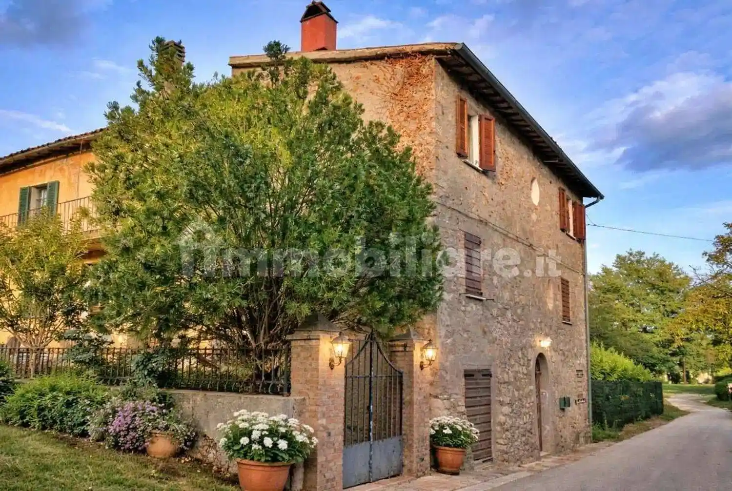 Rustico - Casale in vendita a Todi