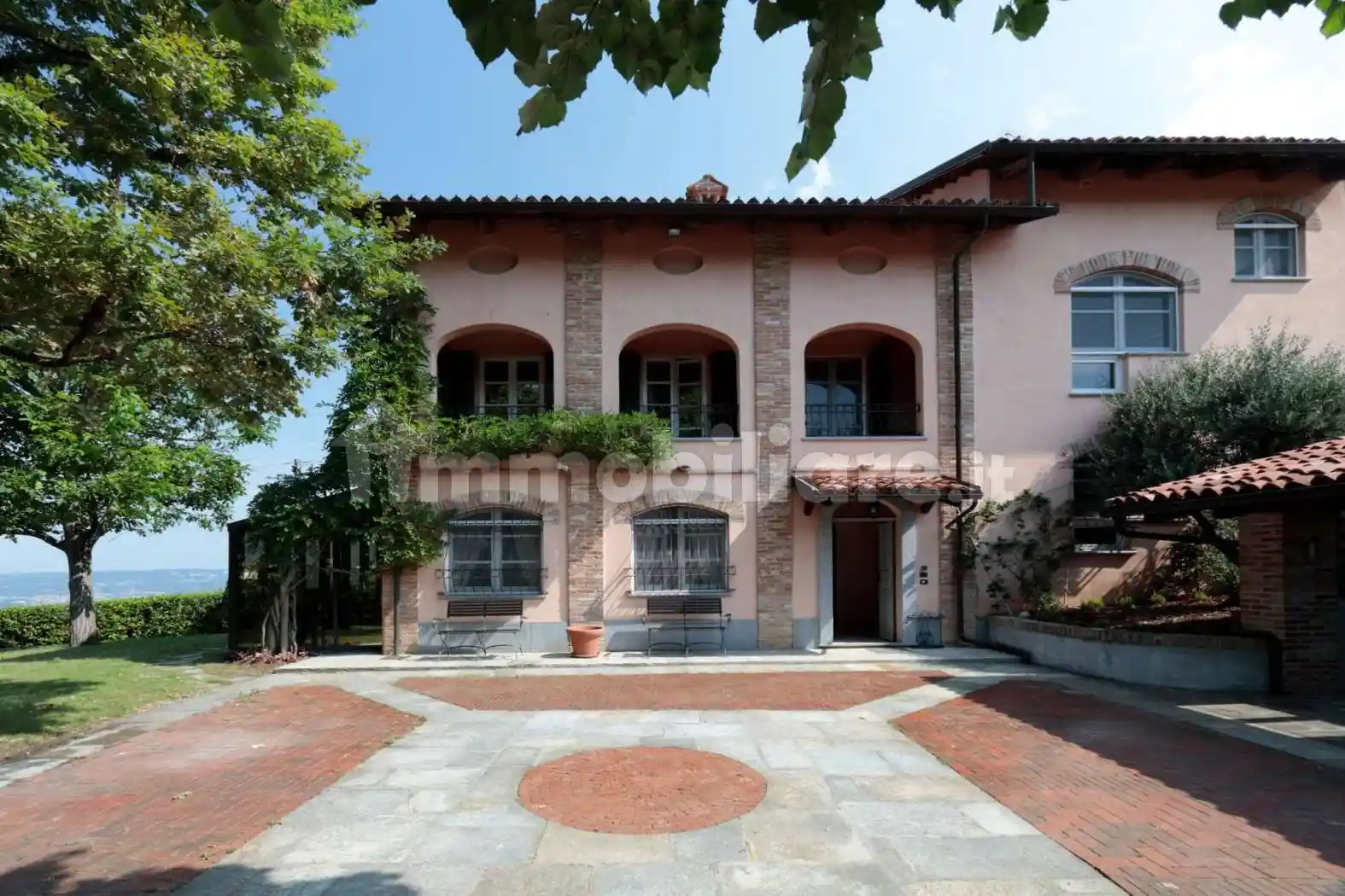 Palazzo - Edificio in vendita a La Morra