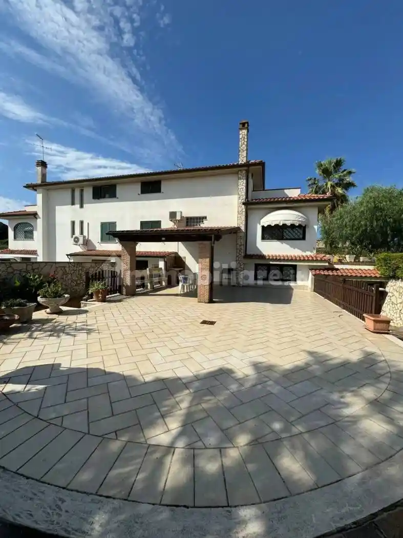 Villa in vendita a Nettuno
