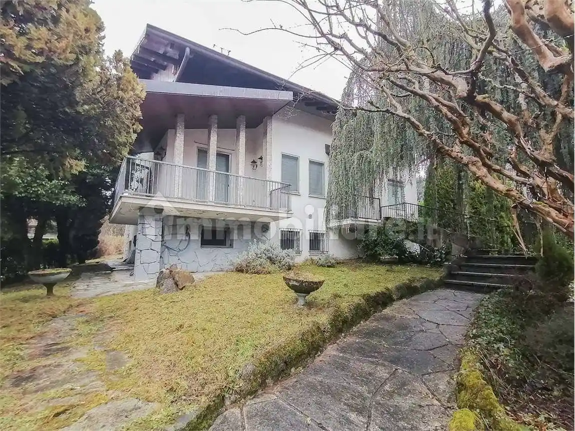 Villa in vendita a Oggiono