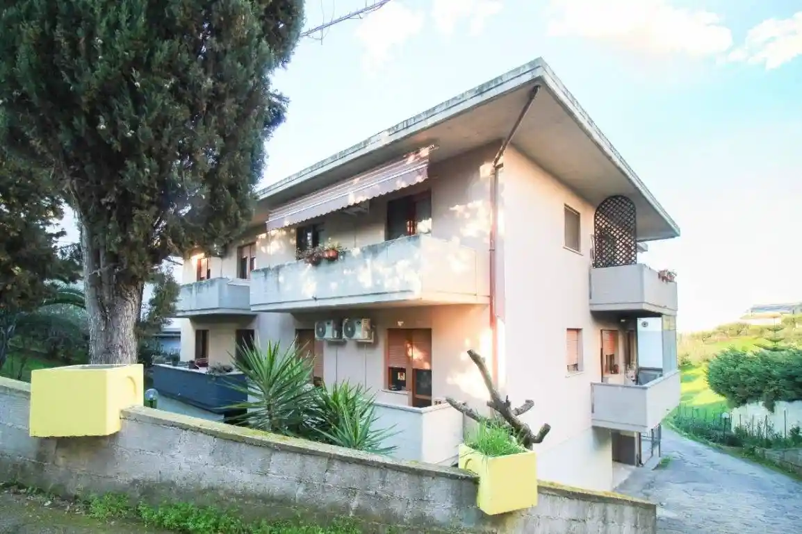 Appartamento in vendita a Cappelle sul Tavo