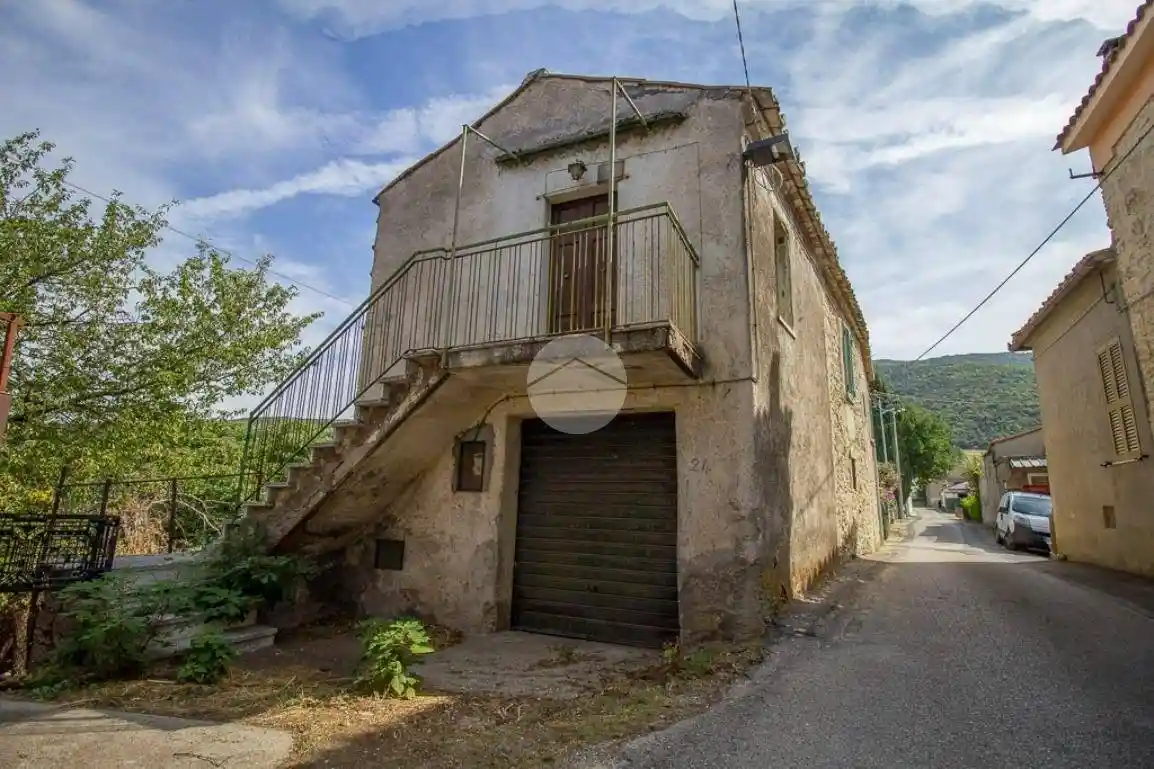 Rustico - Casale in vendita a Montebuono