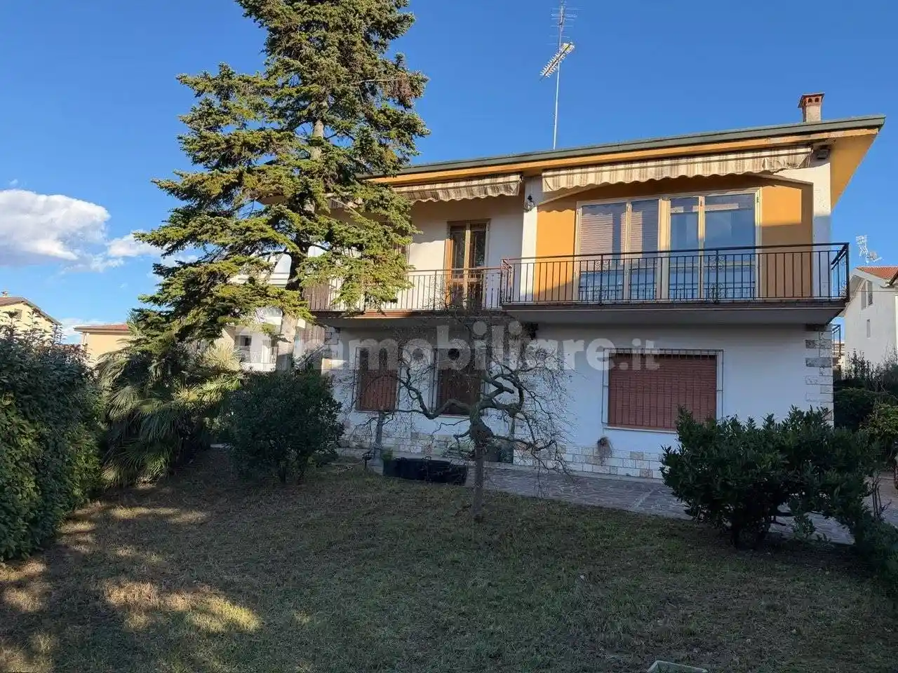 Villa in vendita a Desenzano del Garda