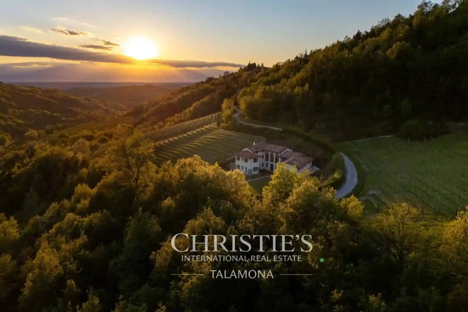 Villa in vendita a Serravalle Langhe