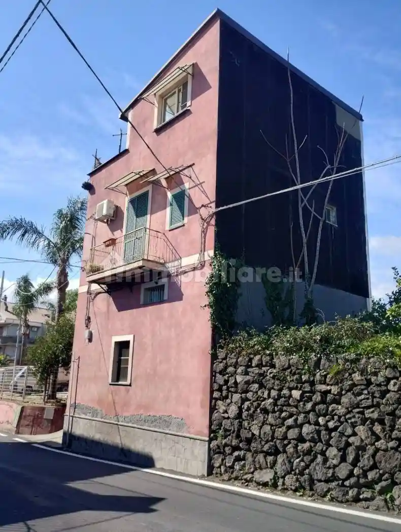 Casa indipendente in vendita a Aci Sant'Antonio