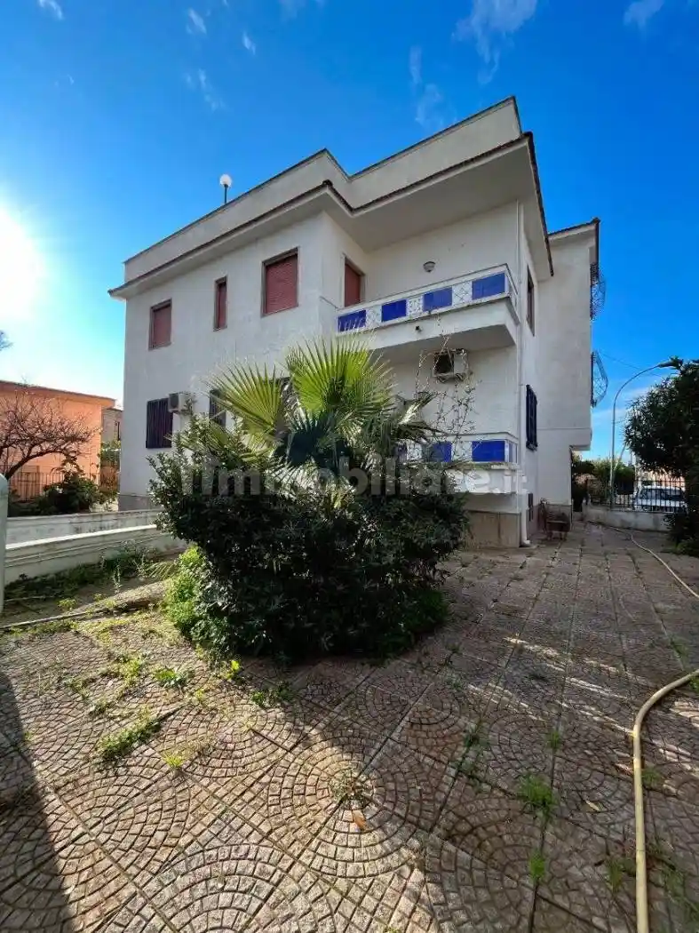 Palazzo - Edificio in vendita a Castel Volturno