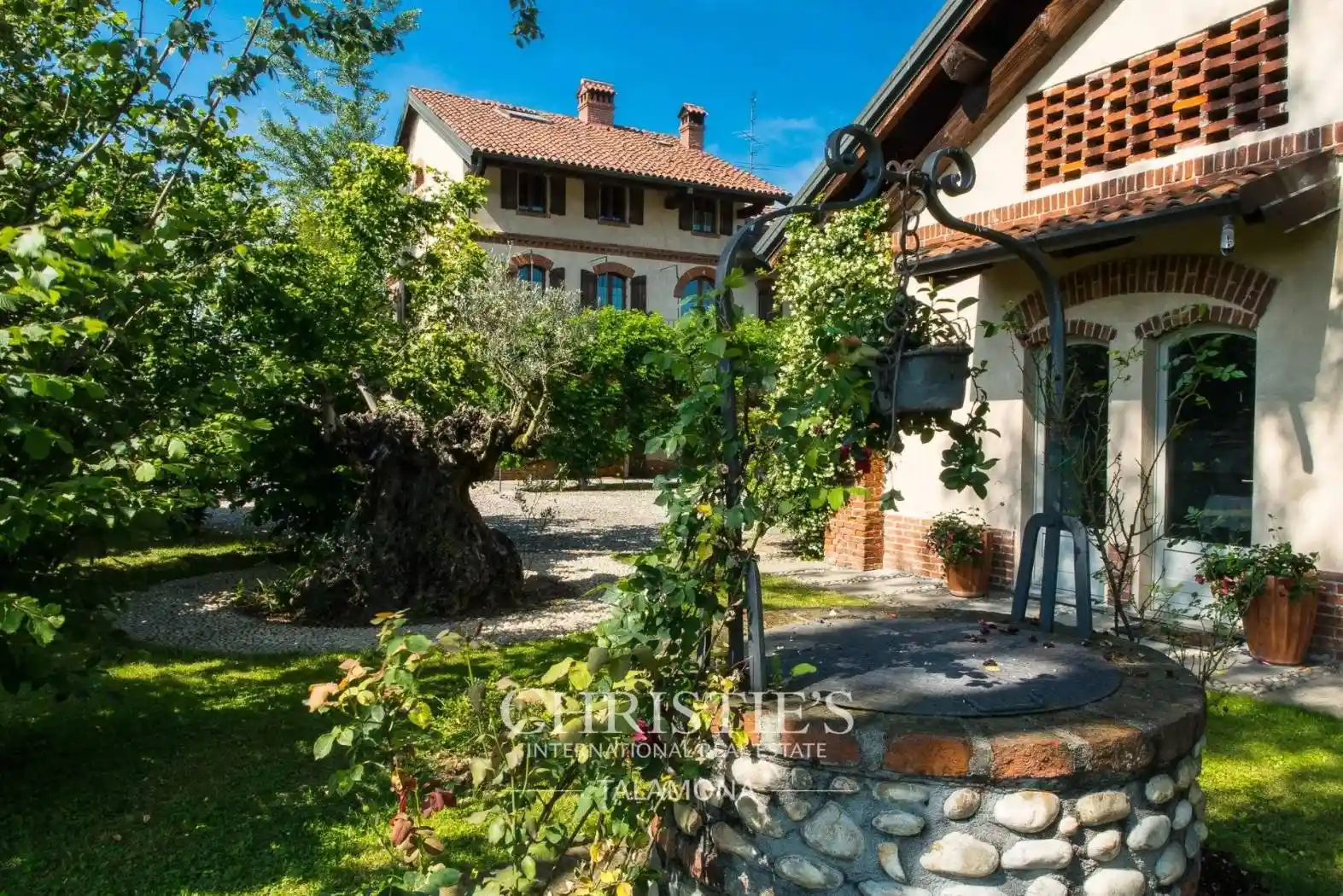 Villa in vendita a Oleggio