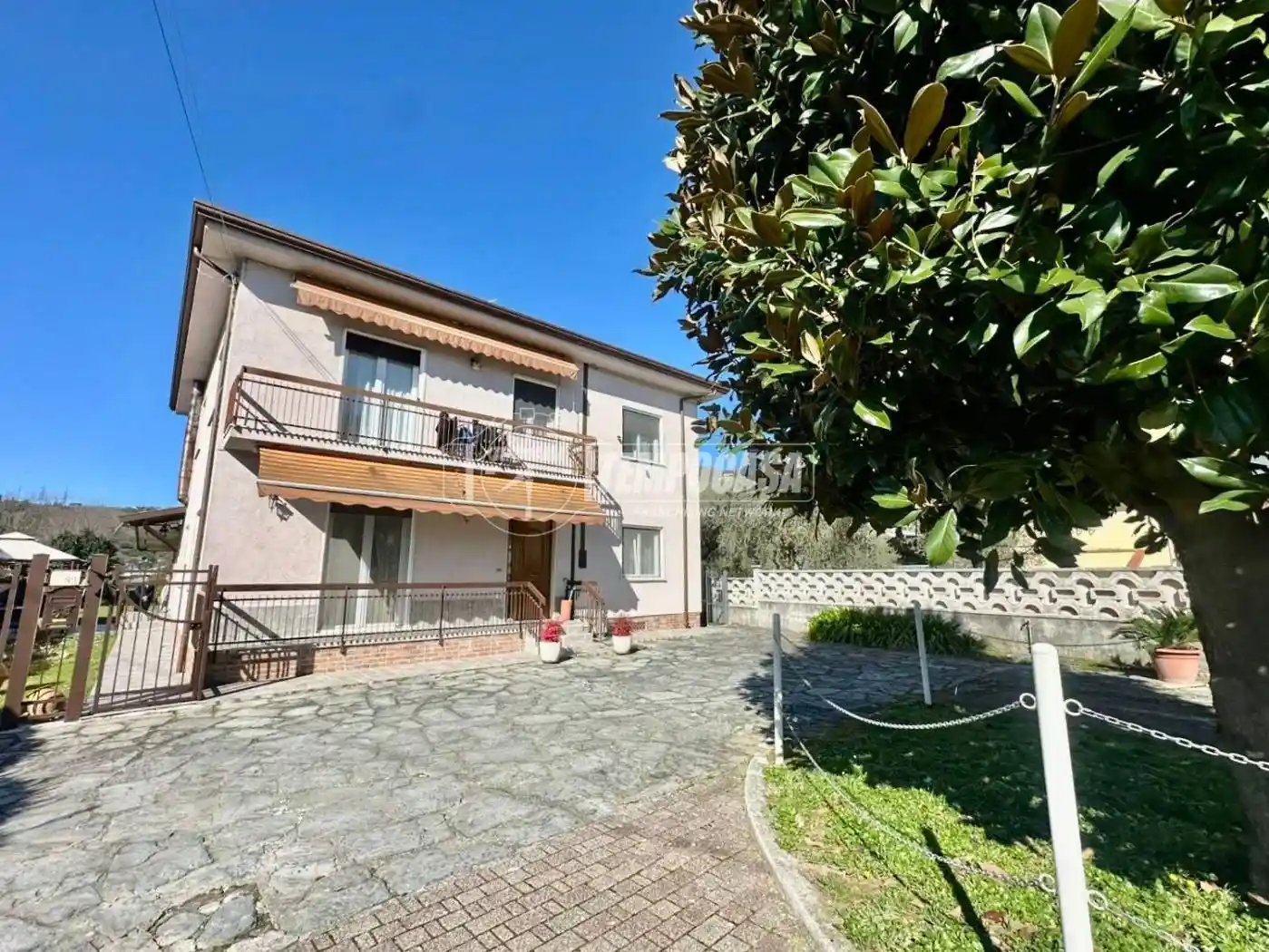 Casa indipendente in vendita a Massa