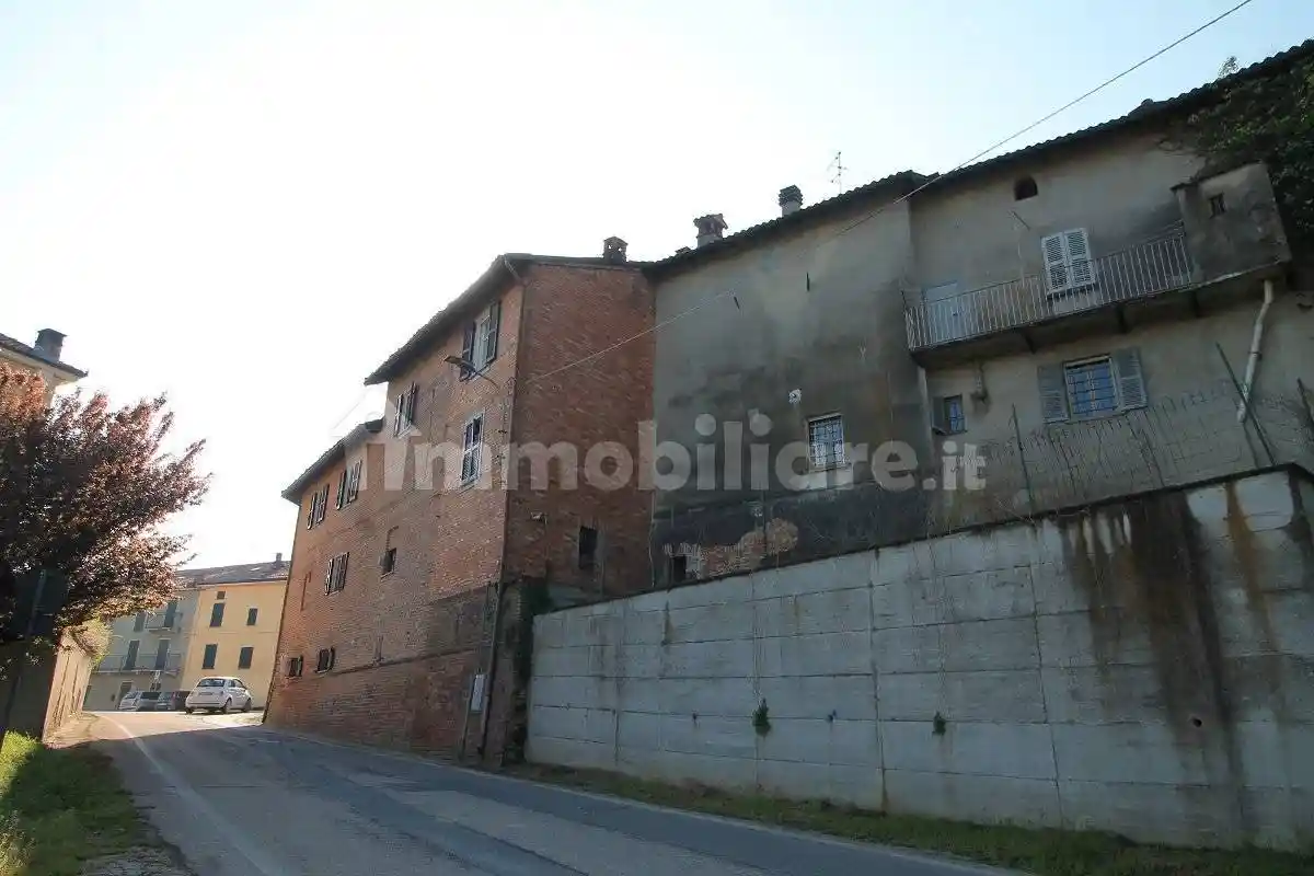 Casa indipendente in vendita a Mombaruzzo