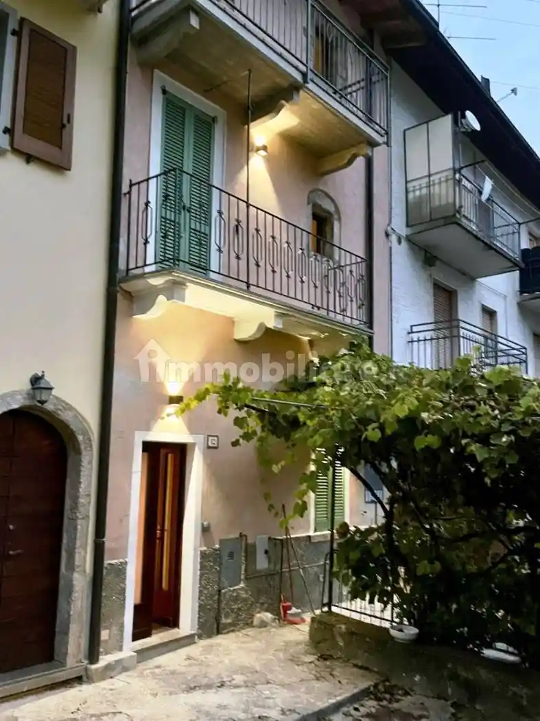 Casa indipendente in affitto a Piazza Brembana