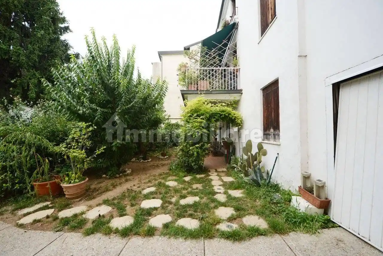 Casa indipendente in vendita a Vicenza